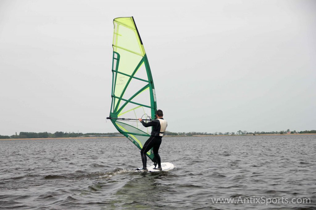 Watt benzine doorgaan Opfris cursus Windsurfen bij Antix Sports | Leer binnen no-time windsurfen!